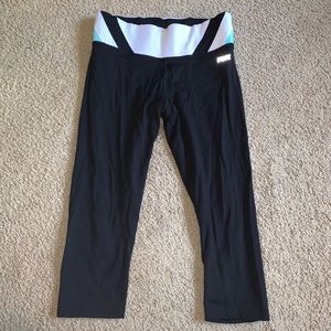 PINK Ultimate Crop Yoga Leggings 🖤 Size S